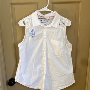 White Sleeveless Blouse with Blue Embroidery. St John’s Bay.  100% cotton  xl